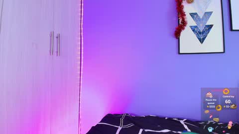 Snapshot of mialuxx chatting on December 30, 2024, 12:54 am Mia online show from December 30, 2024, 12:54 am