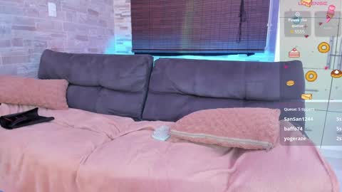 Snapshot of mialuxx chatting on January 5, 2025, 12:42 am Mia online show from January 5, 2025, 12:42 am