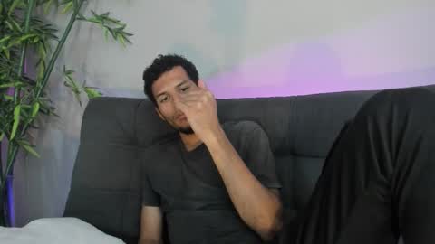 Snapshot of mialuxx chatting on October 26, 2025, 8:04 pm Mia online show from October 26, 2025, 8:04 pm