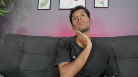 Snapshot of mialuxx chatting on November 6, 2025, 7:26 pm Mia online show from November 6, 2025, 7:26 pm