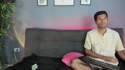 Snapshot of mialuxx chatting on November 8, 2025, 3:45 pm Mia online show from November 8, 2025, 3:45 pm