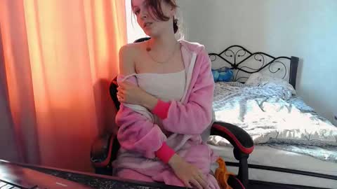 Mia online show from March 24, 2026, 10:42 am