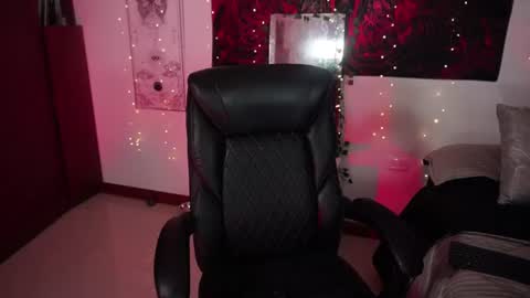 Lili online show from June 14, 2026, 1:58 am