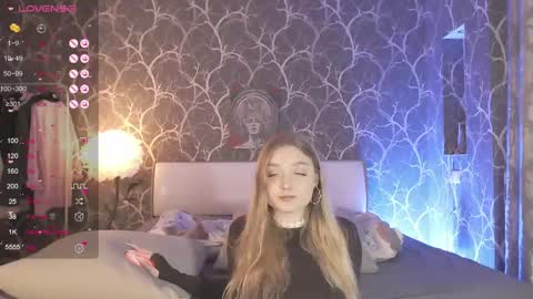 Mia online show from May 25, 2026, 4:02 pm