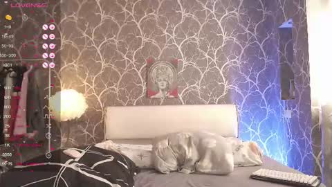 Mia online show from July 6, 2026, 3:03 pm