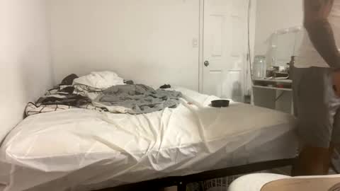 miamiclos1 online show from November 10, 2025, 2:21 am