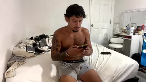 miamiclos1 online show from December 1, 2025, 2:27 am