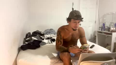 miamiclos1 online show from February 6, 2026, 2:05 am