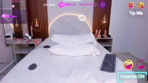 Snapshot of miamiller69 chatting on December 5, 2024, 6:54 am Mia online show from December 5, 2024, 6:54 am