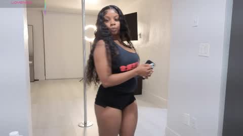 Snapshot of miamiworld chatting on April 4, 2026, 2:54 am MiamiWorld online show from April 4, 2026, 2:54 am