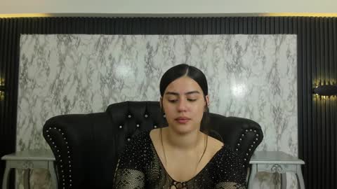 Mia   -5 7001400 Follow  online show from January 8, 2025, 12:05 pm