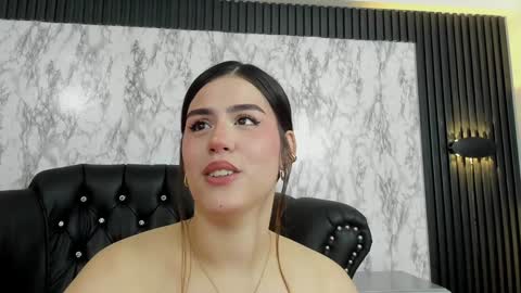 Mia   -5 7001400 Follow  online show from January 8, 2025, 3:07 pm