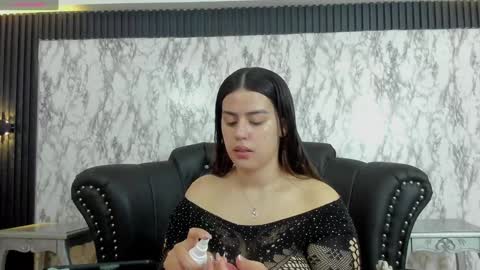 Mia   -5 7001400 Follow  online show from February 6, 2025, 12:48 pm