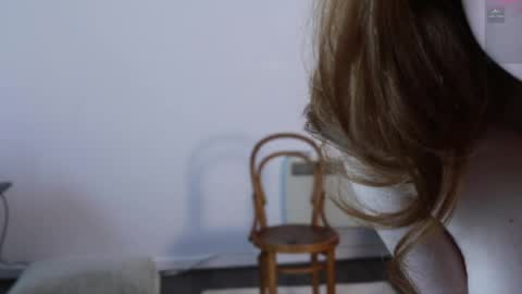 miamoon123 online show from April 7, 2026, 2:17 pm