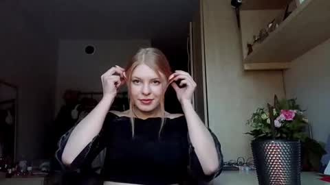 Mia online show from February 5, 2026, 3:38 pm