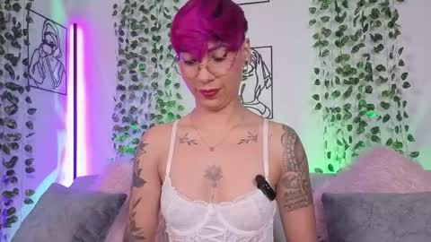 Snapshot of miamorgann chatting on April 19, 2026, 2:05 pm Mia Morgann online show from April 19, 2026, 2:05 pm