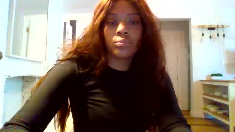 MiaMuffn online show from September 20, 2025, 3:24 pm