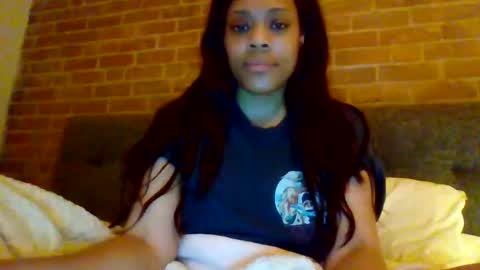 MiaMuffn online show from October 20, 2025, 11:54 am