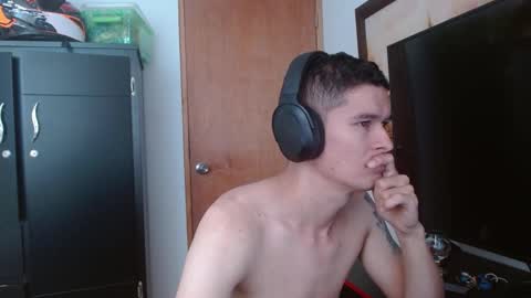 Snapshot of miaou_miaou chatting on February 6, 2025, 2:04 pm miaou_miaou online show from February 6, 2025, 2:04 pm