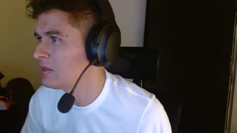 Snapshot of miaou_miaou chatting on October 5, 2025, 12:20 am miaou_miaou online show from October 5, 2025, 12:20 am