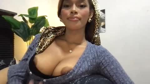 Mia online show from September 12, 2025, 5:24 pm