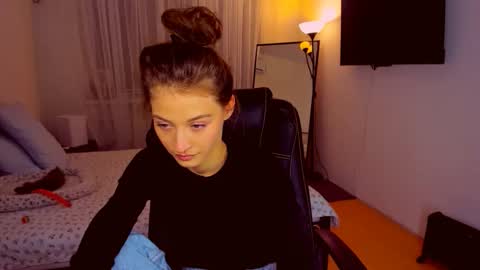 Snapshot of miapaw chatting on October 17, 2025, 8:55 pm Mia online show from October 17, 2025, 8:55 pm