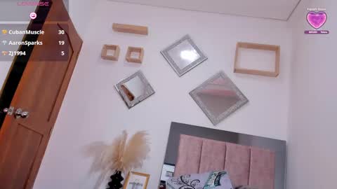 miapearls_ online show from June 5, 2026, 6:52 am