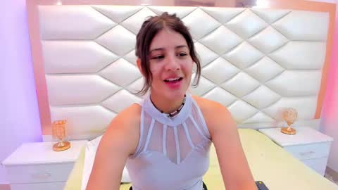 Sweetie Mia online show from February 22, 2025, 1:13 pm