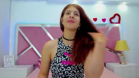 Snapshot of miaqueen021 chatting on November 7, 2025, 12:49 pm Sweetie Mia online show from November 7, 2025, 12:49 pm