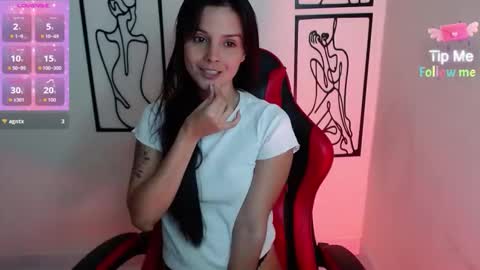 miarobinn_ online show from February 19, 2026, 4:03 pm