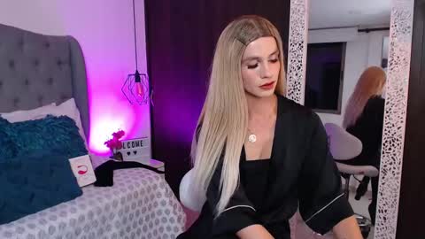 Snapshot of miaromanove_ss chatting on December 27, 2024, 5:52 am Mia Romanove online show from December 27, 2024, 5:52 am