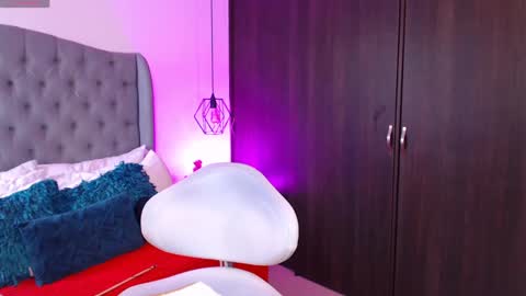 Snapshot of miaromanove_ss chatting on February 7, 2025, 9:04 pm Mia Romanove online show from February 7, 2025, 9:04 pm