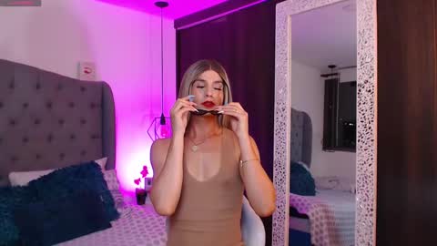 Snapshot of miaromanove_ss chatting on February 21, 2025, 2:50 am Mia Romanove online show from February 21, 2025, 2:50 am