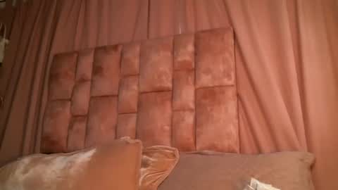 miasaandovaal 22 online show from December 2, 2025, 8:15 pm