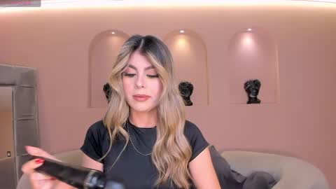 Mia Silva online show from May 28, 2026, 11:18 am