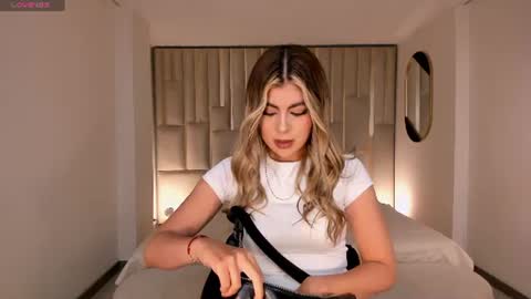 Mia Silva online show from July 1, 2026, 11:01 am