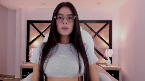 Snapshot of miasilverr chatting on January 1, 2025, 8:15 pm Mia online show from January 1, 2025, 8:15 pm