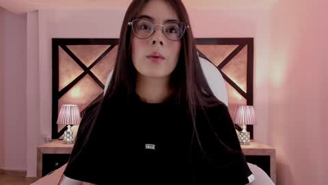 Snapshot of miasilverr chatting on January 27, 2025, 7:24 pm Mia online show from January 27, 2025, 7:24 pm