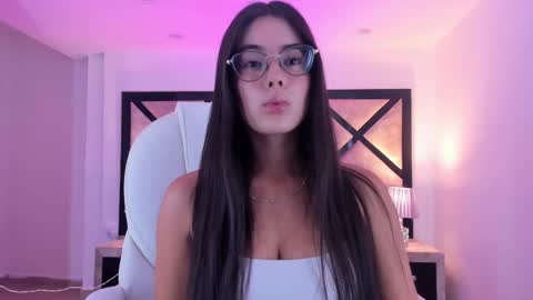 Snapshot of miasilverr chatting on February 25, 2025, 8:41 pm Mia online show from February 25, 2025, 8:41 pm