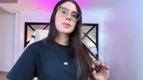 Snapshot of miasilverr chatting on September 12, 2025, 8:31 pm Mia online show from September 12, 2025, 8:31 pm