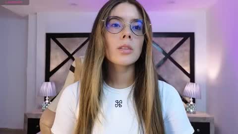 Mia online show from March 13, 2026, 7:42 pm