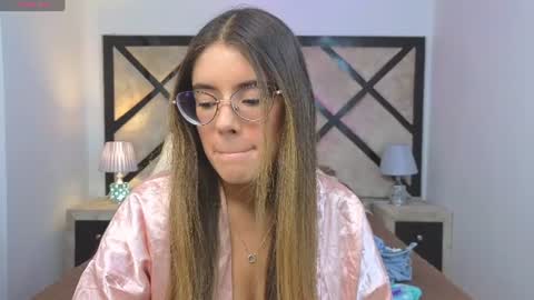 Mia online show from June 25, 2026, 7:51 pm