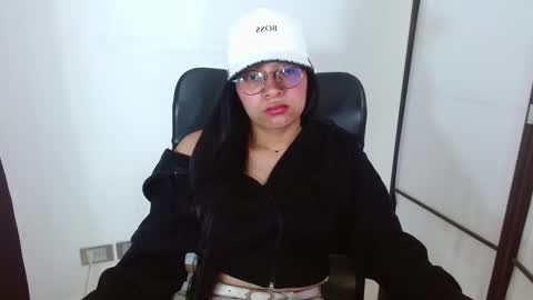 miasky2 online show from September 18, 2025, 2:52 pm