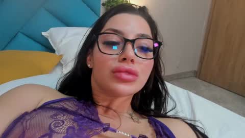 Mia online show from February 3, 2025, 9:39 pm