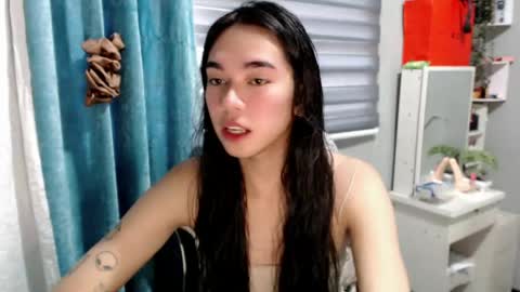 Mia online show from May 8, 2026, 8:41 am