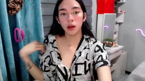 Mia online show from May 31, 2026, 6:53 pm