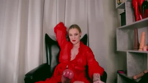 Lana online show from November 11, 2025, 9:53 am