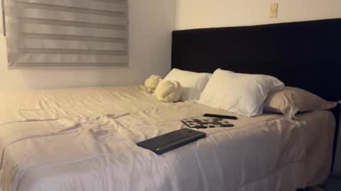 Snapshot of miavega1 chatting on October 9, 2025, 12:08 am Mia online show from October 9, 2025, 12:08 am