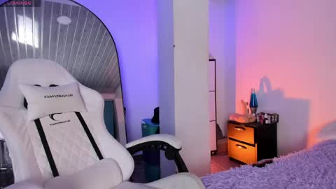 Mia Villalobos online show from April 30, 2026, 11:53 pm