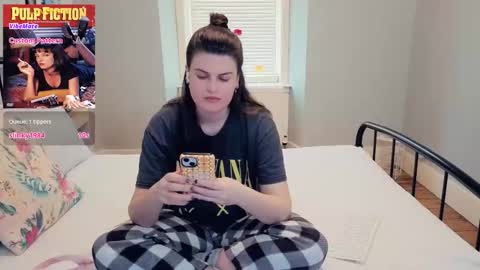 Snapshot of miawallace__ chatting on April 20, 2026, 12:19 pm Mia online show from April 20, 2026, 12:19 pm